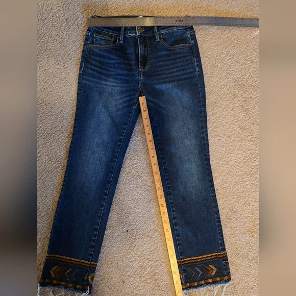 DRIFTWOOD Collete Jeans w/ Embroidered Hem/Pockets 25x26. Size 25. Maybe capris. - Picture 2 of 5
